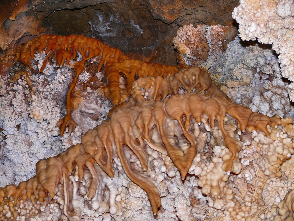 «غار علیصدر» بافت رسوبات درون غار