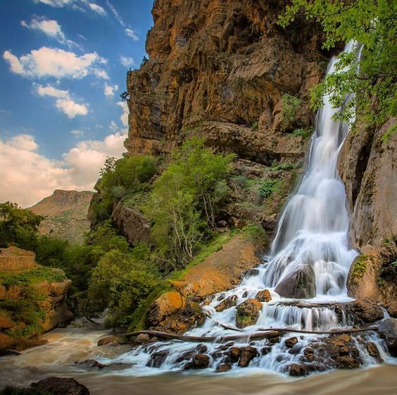 الیگودرز ؛ شهر آبشارها و لاله‌های واژگون در استان لرستان - مجله گردشگری  میزبون