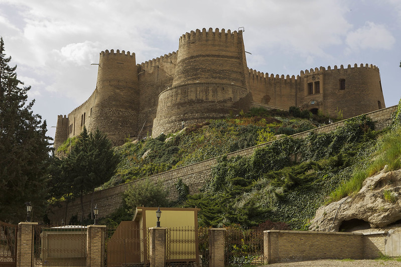 قلعه تاریخی و زیبای فلک‌الافلاک - مجله گردشگری میزبون