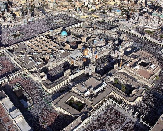 بازار رضا در مجاورت حرم