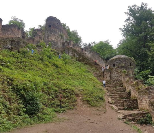 دژ زیبای قلعه‌رودخان