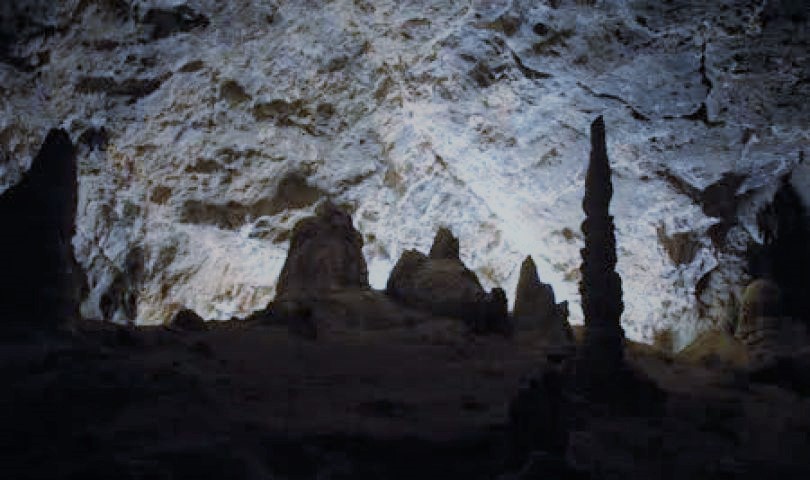 غار اشکفت یزدان در حوالی شهر اردکان