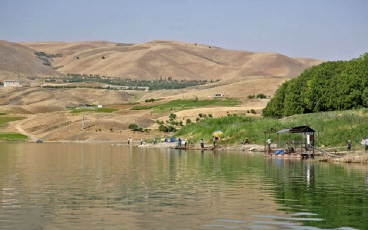 دریاچه سد قشلاق، جلوه‌ای بی‌مثال از طبیعت در حوالی شهر سنندج