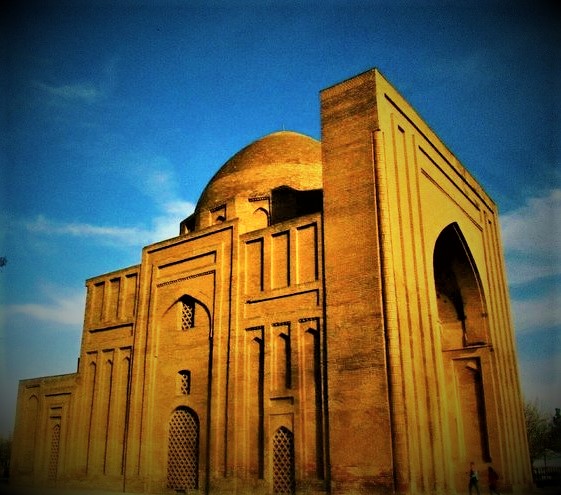 بقعه هارونیه در حوالی شهر مشهد یکی از جذاب‌ترین بناهای تاریخی