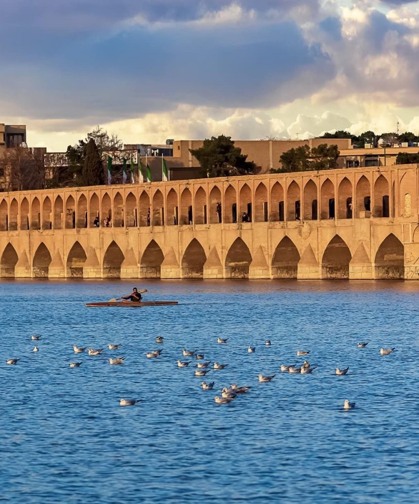 سی و سه پل در شهر اصفهان