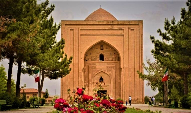 بقعه هارونیه در حوالی شهر مشهد یکی از جذاب‌ترین بناهای تاریخی