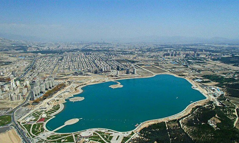 دریاچۀ چیتگر در شهر تهران