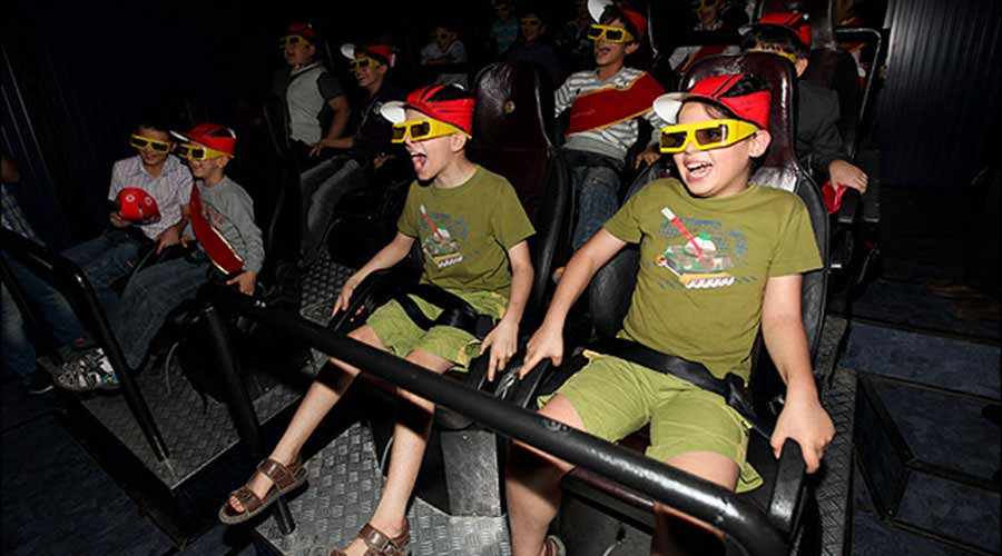 لذت و هیجان حضور در سینما شش‌بعدی در جزیرۀ دلربای کیش