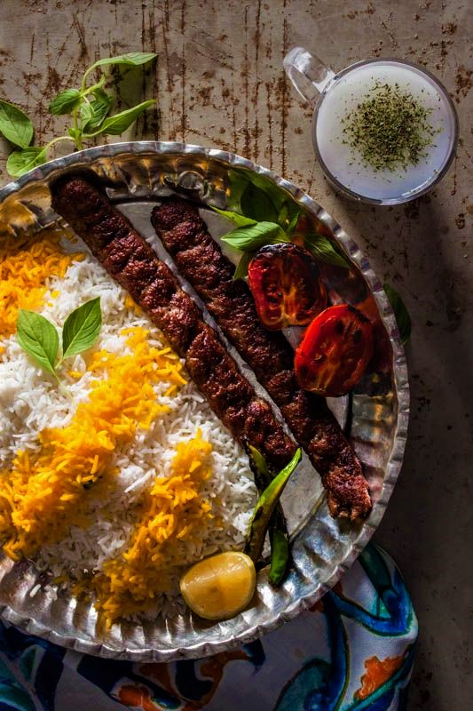 طعم بی‌نظیر غذاهای سنتی و اصیل ایرانی در فضایی منحصر به فرد و چشم‌نواز