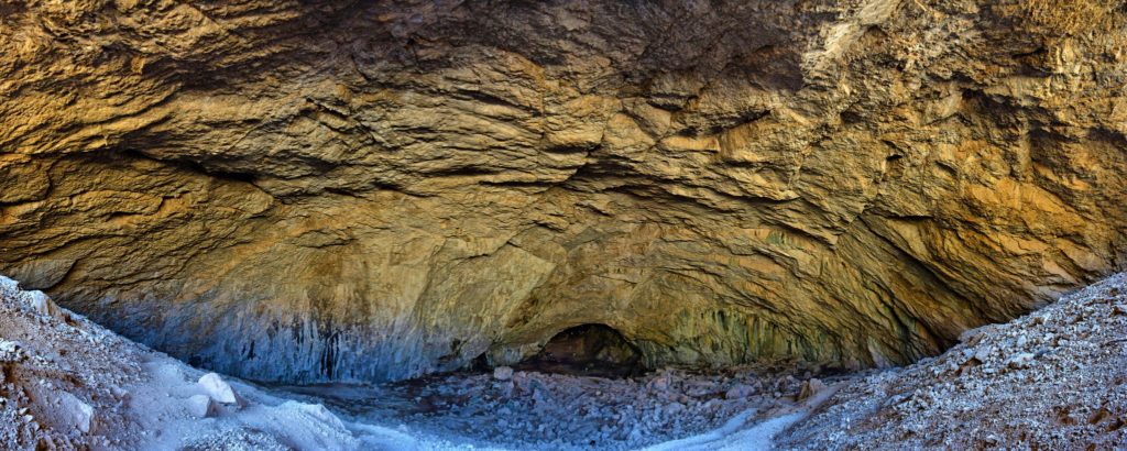 نمونه‌ای از غارهای آهکی