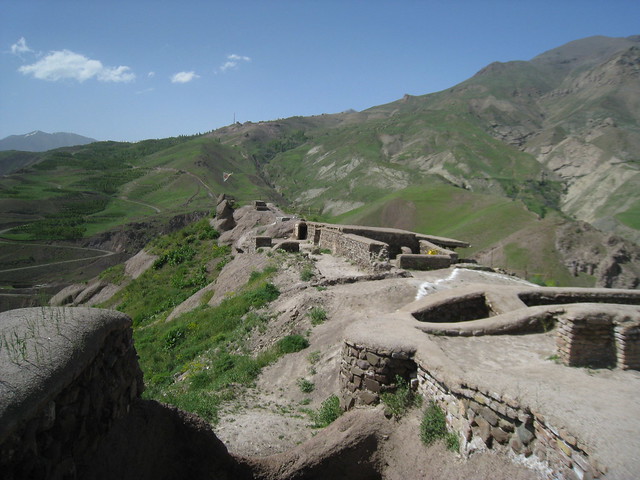 معماری نمای بیرونی قلعه الموت