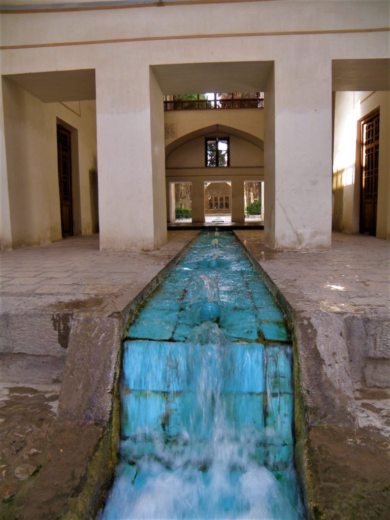 حمام فین در شهر روح‌نواز کاشان   