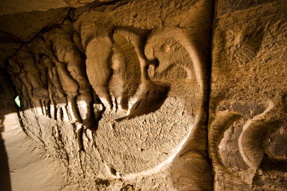 غار خربس در جزیرۀ دل‌نواز قشم، یکی از عجایب ناب زمین‌شناختی و معماری صخره‌ای