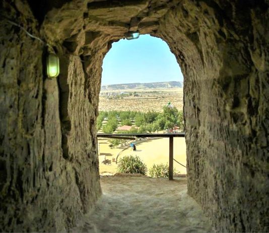 غار خربس در جزیره قشم