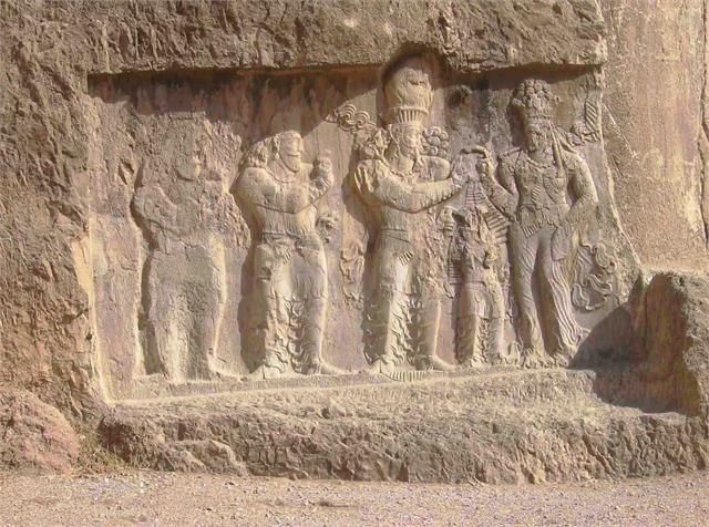 نقش رجب اثری باستانی در محدودۀ شهر مرودشت در حوالی شهر بزرگ شیراز