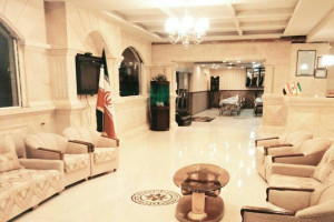 واحد 4 نفره  دارای پارکینگ