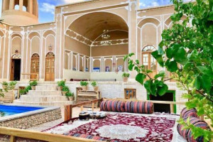 بوم‌گردی 4 نفره  دارای پارکینگ