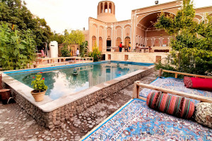 بوم‌گردی 4 نفره  دارای پارکینگ