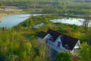 ویلا 3 خوابه روستایی دارای پارکینگ