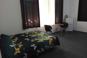 هاستل 6 نفره  دارای پارکینگ