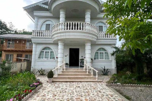 ویلا 3 خوابه جنگلی دارای پارکینگ