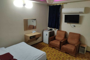 واحد 3 نفره  دارای پارکینگ