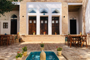 سنتی 2 نفره  دارای پارکینگ