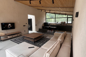 ویلا 2 خوابه جنگلی دارای پارکینگ