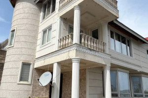 ویلا 2 خوابه جنگلی دارای استخر و پارکینگ