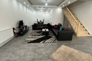 ویلا 3 خوابه کوهستانی دارای پارکینگ